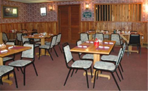Zellar'S Village Inn Newberry Exterior photo
