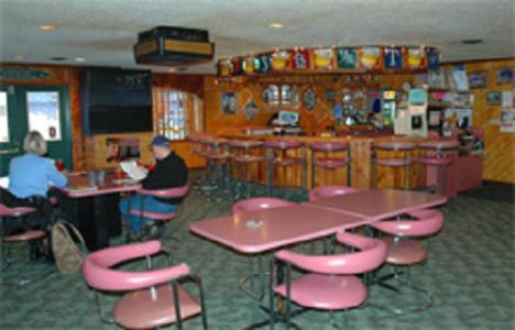 Zellar'S Village Inn Newberry Exterior photo